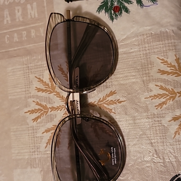 True Religion - Picture 3 of 3